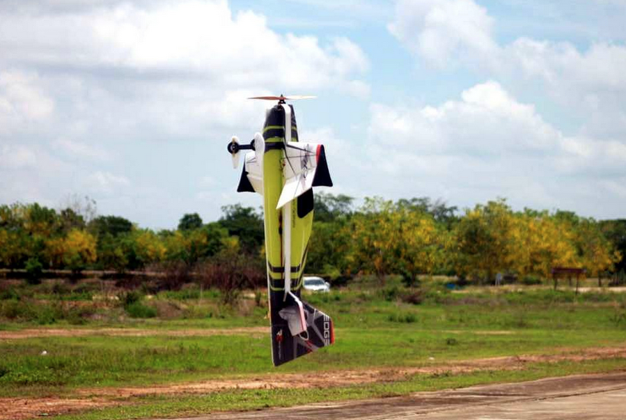 Edge 540 V3 XL Vert 1060mm Rc Factory  Voltige